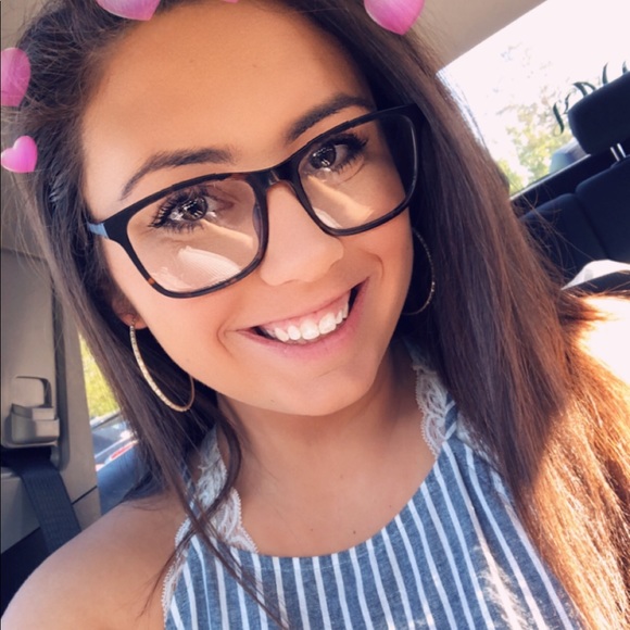 Meet your Posher, Kendall - Picture 1 of 1